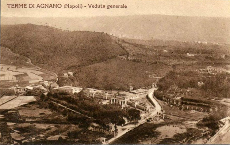 Agnano sulla sinistra l'area in cui era presente il lago (inizi XX sec.).